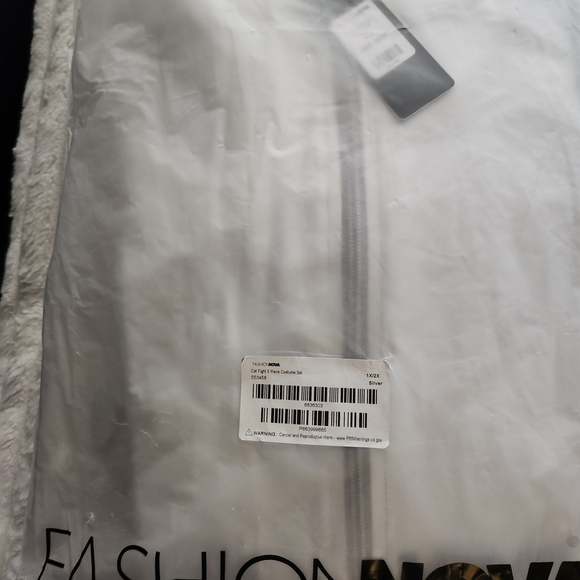 Fashion Nova “Cat Fight” 5 piece Halloween Costume Set  Silver (Size 1X/2X) BNWT - Picture 2 of 4